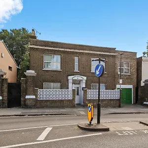 https://stunning-studio-flat-with-parking.brighton-hotels-england.com