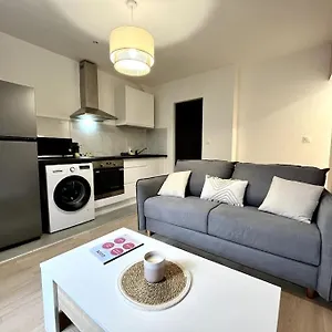 superbe-appartement-au-centre-ville-balcon.hotels-rhonealpes.com/
