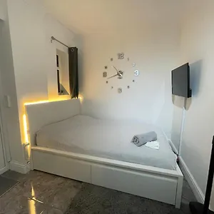 https://greenwich-london.cambridgehotelsuk.com