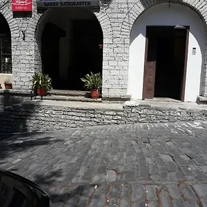 tinas-apartment.albaniahotels.org/